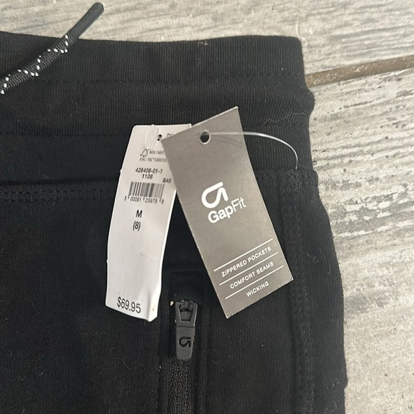 New with Tags Boys Gap Tech Fit Joggers - with zippered pockets (M)Size 8 - Picture 4 of 4